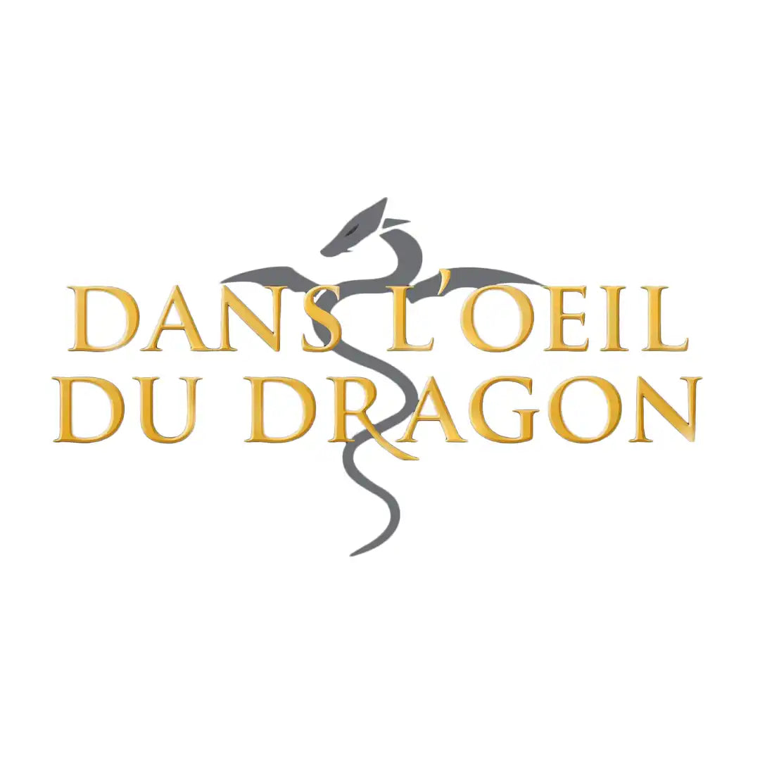 Un logo de texte doré avec un dessin de dragon gris.