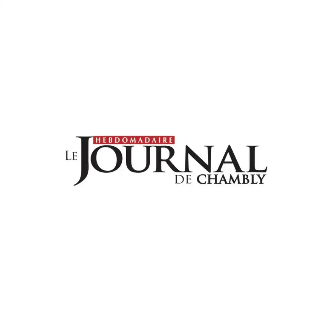 Le logo de ’LE JOURNAL DE CHAMBLY’, un journal ou publication, avec ’HEBDOMADAIRE’ (hebdomadaire) écrit au-dessus de ’JOURNAL’.