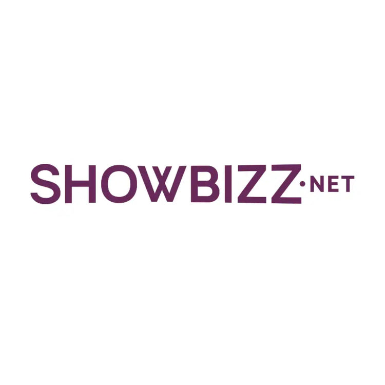 Un logo pour ’SHOWBIZZ.NET’ en texte violet sur un fond blanc.
